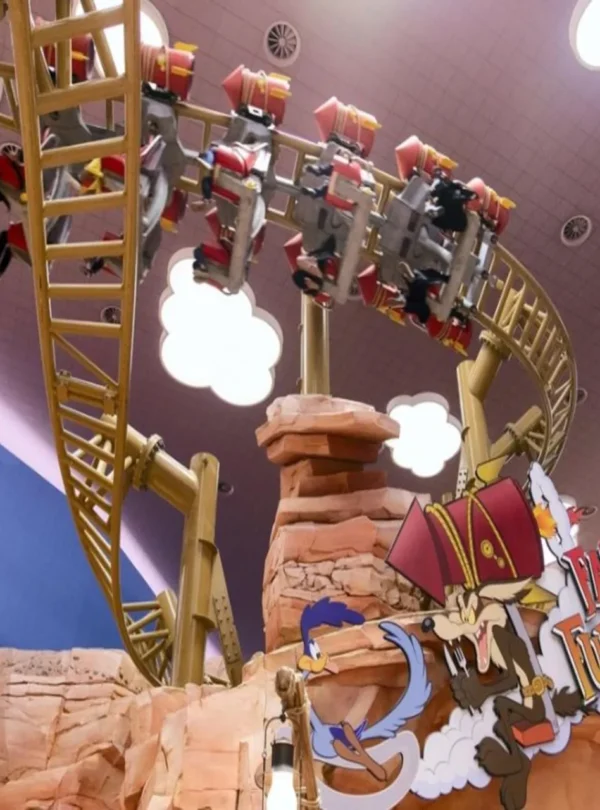 استمتع بيوم عائلي مميز في عالم وارنر براذرز أبوظبي