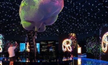 مغامرة ترفيهية فريدة في AYA Universe دبي