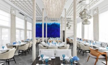 لقطات ساحرة من داخل برج العرب الفاخر في دبي