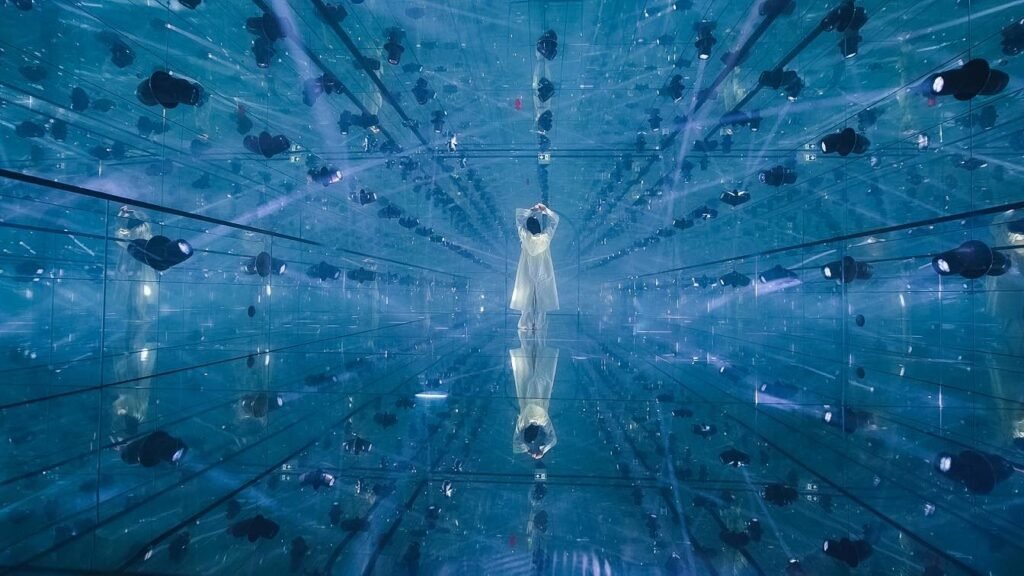مناظر بصرية مبتكرة في AYA Universe دبي