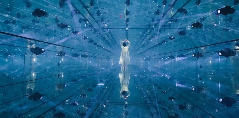 مناظر بصرية مبتكرة في AYA Universe دبي