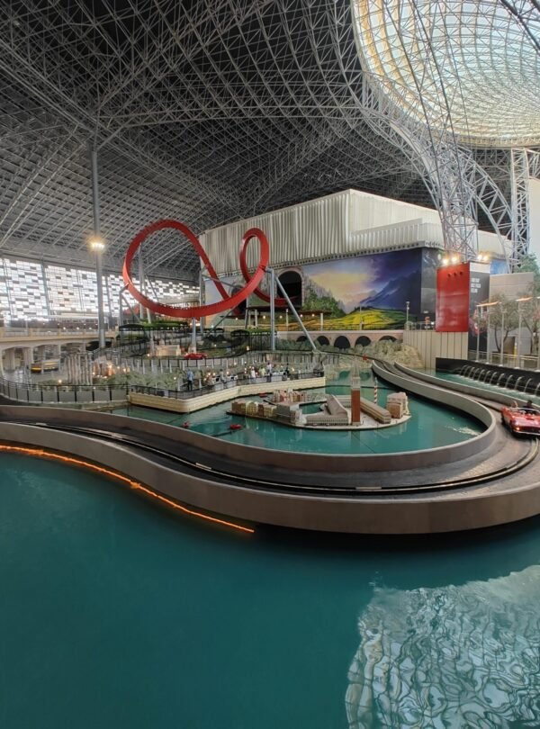 ألعاب مغامرات السرعة في عالم فيراري أبوظبي