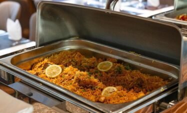 تشكيلة مأكولات في بوفيه عشاء دبي