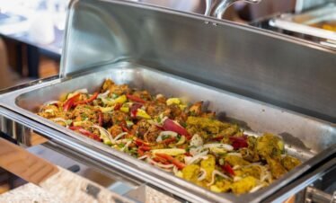 مأكولات فاخرة في بوفيه قارب السيف الجديد