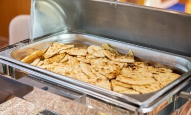 مأكولات فاخرة في بوفيه العشاء البحري