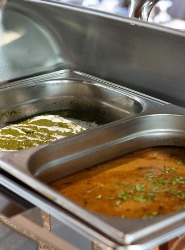 تنسيق أطباق البوفيه خلال العشاء البحري