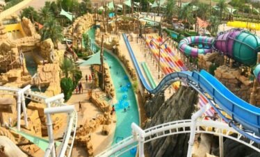 استمتع بيوم مليء بالماء والمرح في ياس ووتر وورلد أبوظبي.