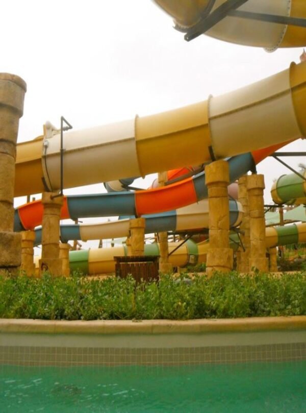 ألعاب مائية رائعة وتجارب مثيرة في ياس ووتر وورلد أبوظبي.