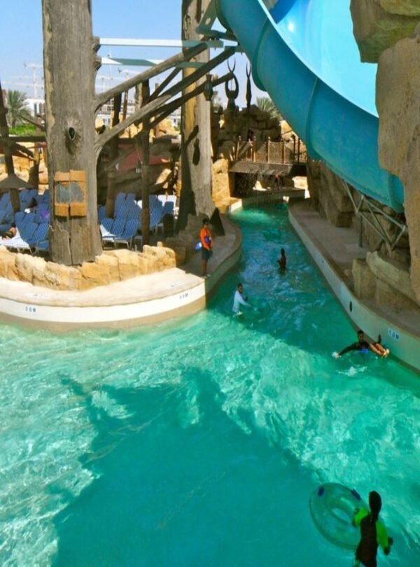 مرح ومرح في أفضل منتزه مائي في أبوظبي، ياس ووتر وورلد.