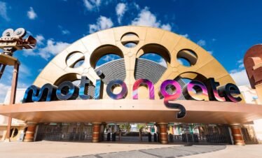 motiongate dubai entrance at dubai parks and resorts hollywood