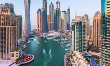 رحلة بحرية في دبي