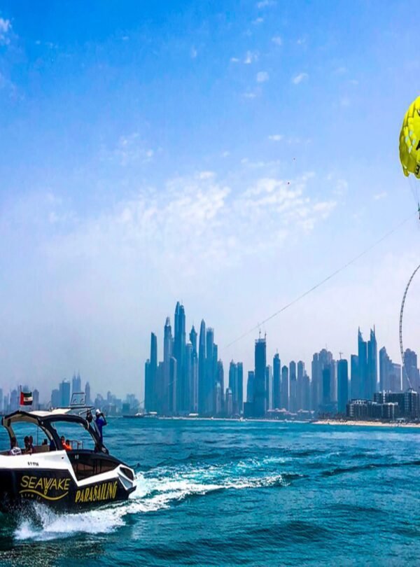 تجربة باراسيلينغ فاخرة في جميرا مع إطلالة على برج العرب