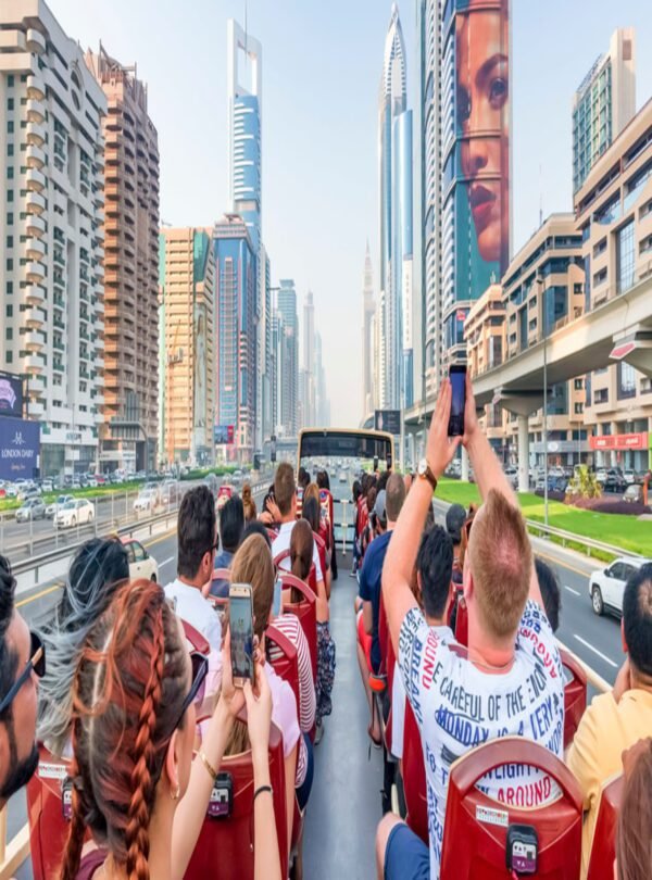 أجواء لا تنسى مع جولة الباص السياحي Big Bus Dubai لمشاهدة معالم دبي