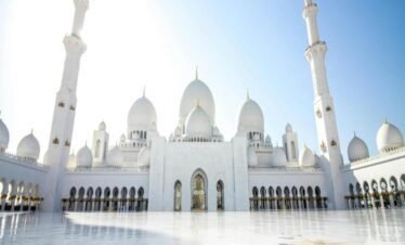 استكشاف جامع الشيخ زايد في جولة مدينة أبوظبي
