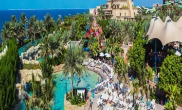 تجربة التحليق في بالون دبي أتلانتس مع منظر بانورامي لدبي.