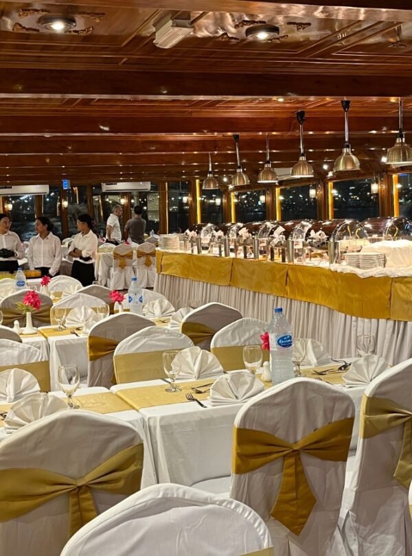 عشاء فاخر في رحلى بحرية في دبي مارينا