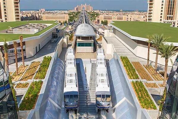 مغامرة مونوريل النخلة دبي مع إطلالة بانورامية فريدة.