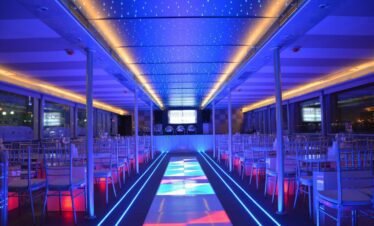 صورة رحلة بحرية على كاتاماران في دبي مارينا