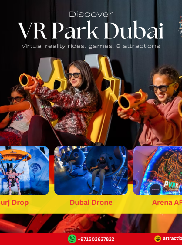 صورة لزوار يستمتعون بتجربة الألعاب في حديقة الواقع الافتراضي في دبي.