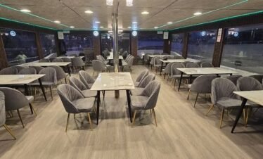 رحلة بحرية مع عشاء