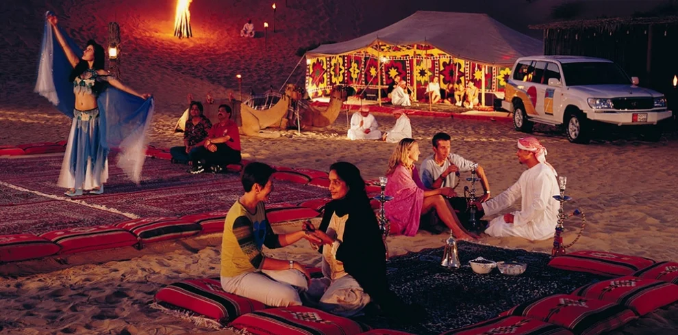 نقش الحناء وتجربة الزي العربي