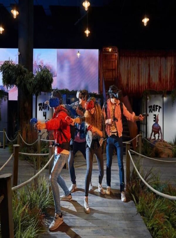 صورة لمغامرة تفاعلية في حديقة الواقع الافتراضي في دبي.