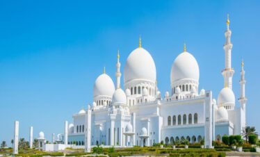 زيارة معالم أبوظبي السياحية الأكثر شهرة.