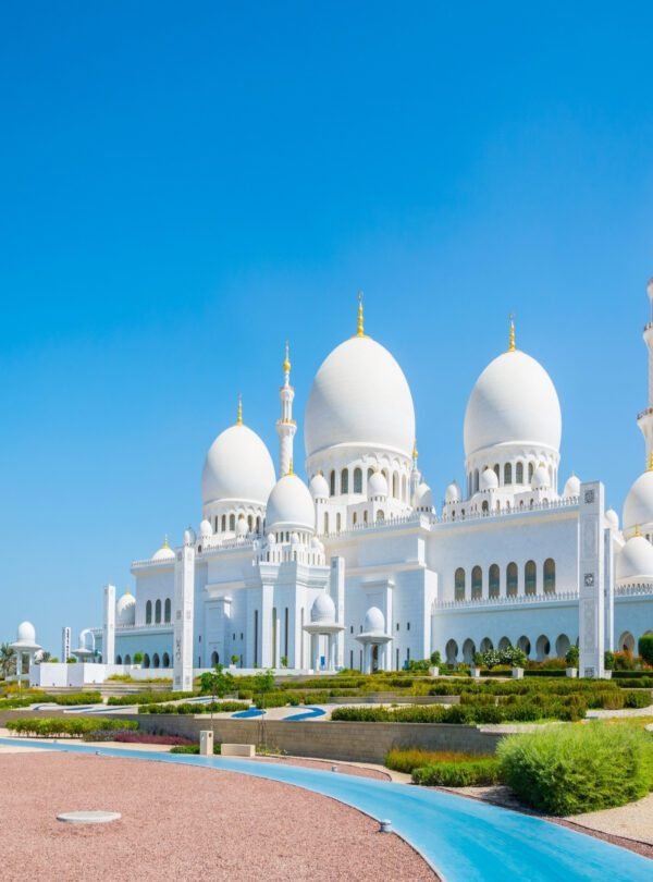 زيارة معالم أبوظبي السياحية الأكثر شهرة.
