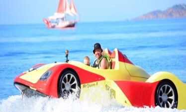 قيادة جت كار جميرا مع مناظر بانورامية لدبي