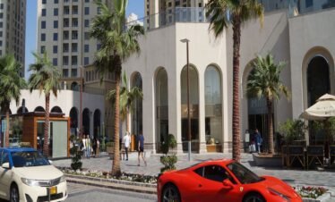 تأجير جت كار فاخر في دبي جميرا