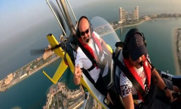 جرب مغامرة فريدة في سماء دبي مع رحلة جيروسكوب لا مثيل لها.