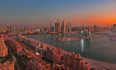 استمتع بمغامرة مونوريل النخلة دبي مع العائلة والأصدقاء.