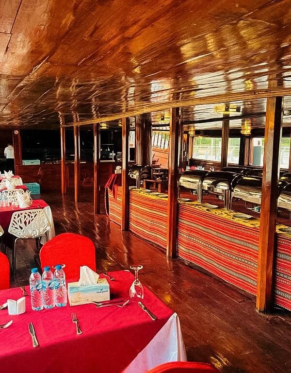 تجربة عشاء ملكية على قارب المنصور