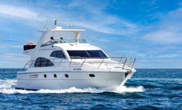 تجربة فاخرة على يخت Fantasea 2 للإيجار في دبي