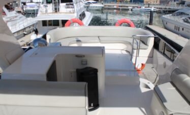 رحلة بحرية مميزة على متن Fantasea 2 يخت فاخر في دبي