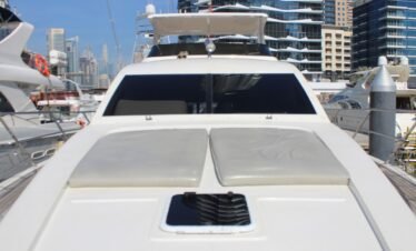 استئجار يخت فاخر في دبي لجولات بحرية خاصة — Fantasea 2