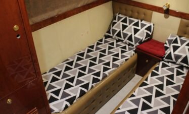 رحلة بحرية مميزة على متن Fantasea 2 يخت فاخر في دبي