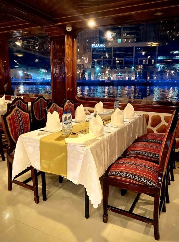 رحلات بحرية مسائية دبي