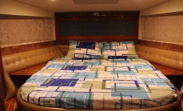 يخت Fantasea 66FT الفاخر جاهز للانطلاق من مرسى دبي.