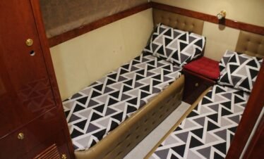 يخت Fantasea 66FT الفاخر جاهز للانطلاق من مرسى دبي.